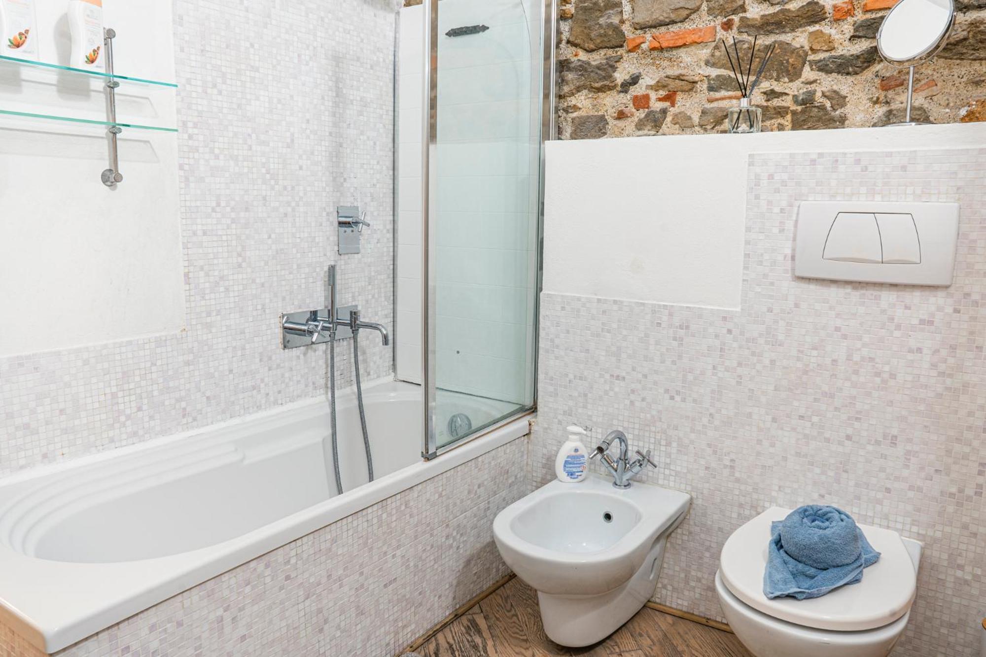 Deluxe Apt+private Parking Florencia